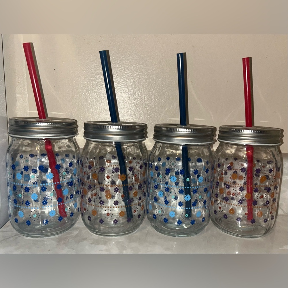 Set of 4 mason jar cups with straws included!